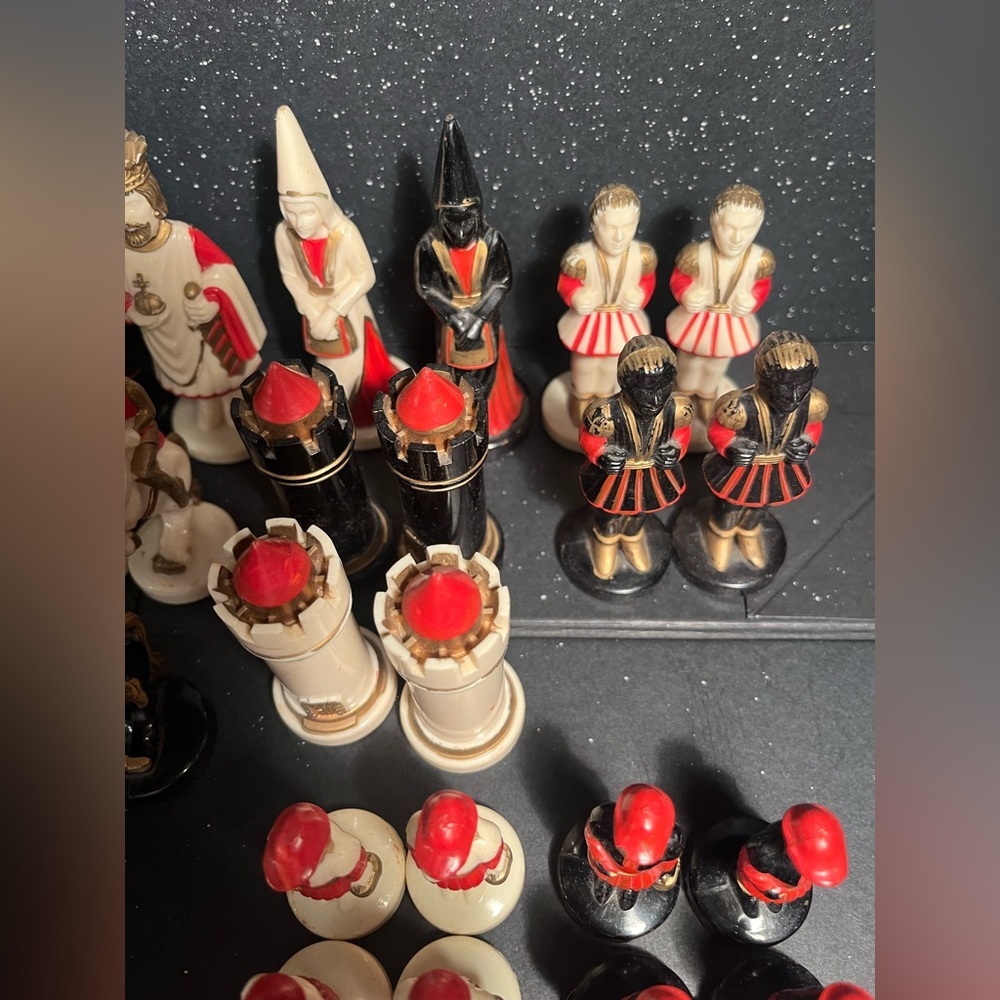 Vintage CAMELOT Chess Set with black & Cream Pieces with red velvet bottoms ! 👑👑 - Picture 3 of 8